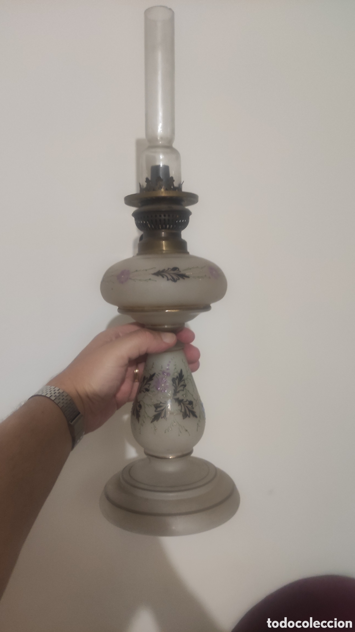 Antig&uuml;edades: Antiguo quinqu&eacute; de opalina, pintado a mano . - Foto 1
