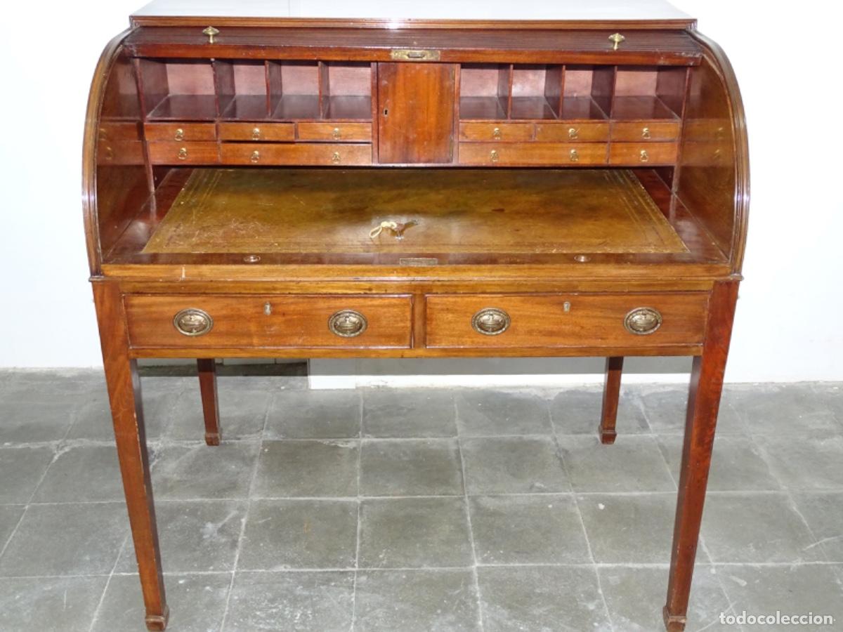 Antiquit&auml;ten: ANTIGUO BUR&Oacute; CON PERSIANA EN MADERA.