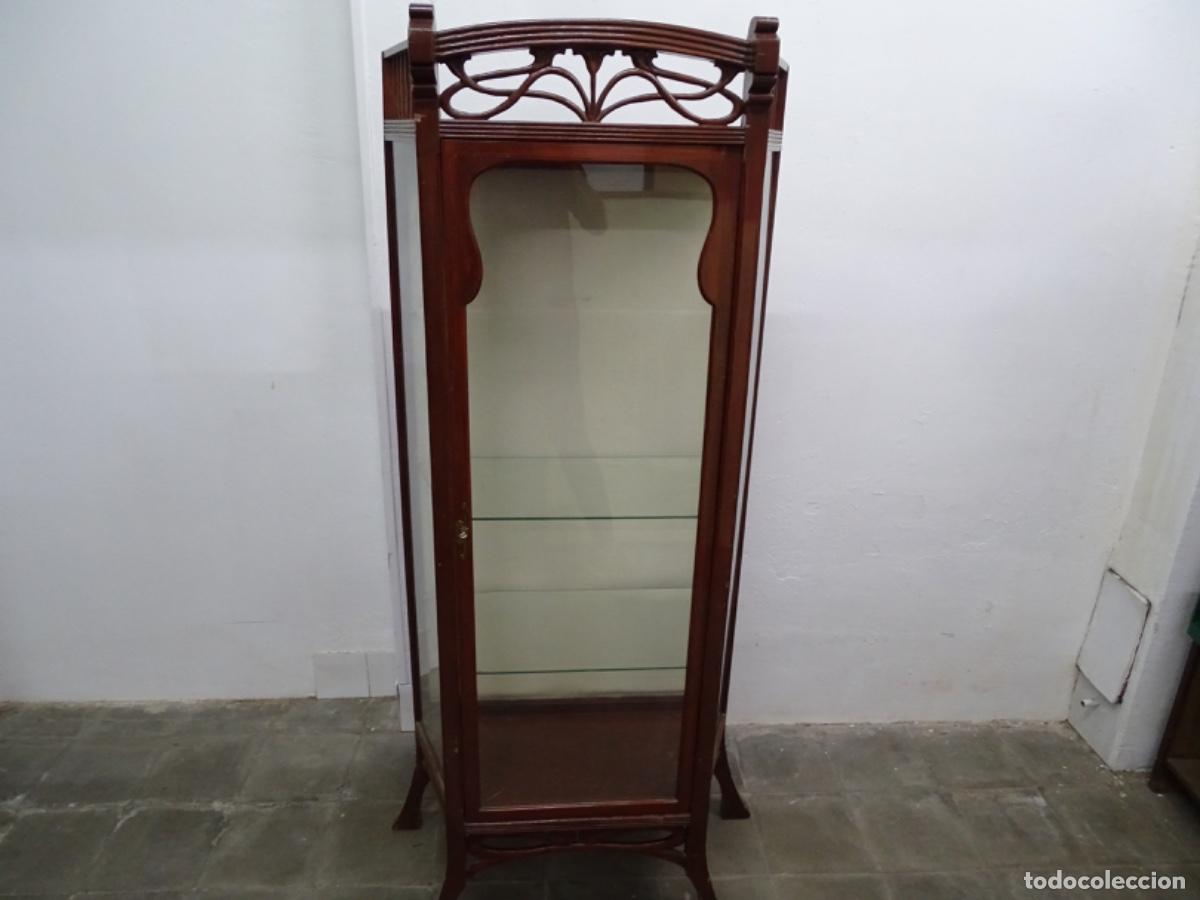 Antiquit&auml;ten: ANTIGUO ARMARIO MODERNISTA EN MADERA CON BALDAS EN CRISTAL.