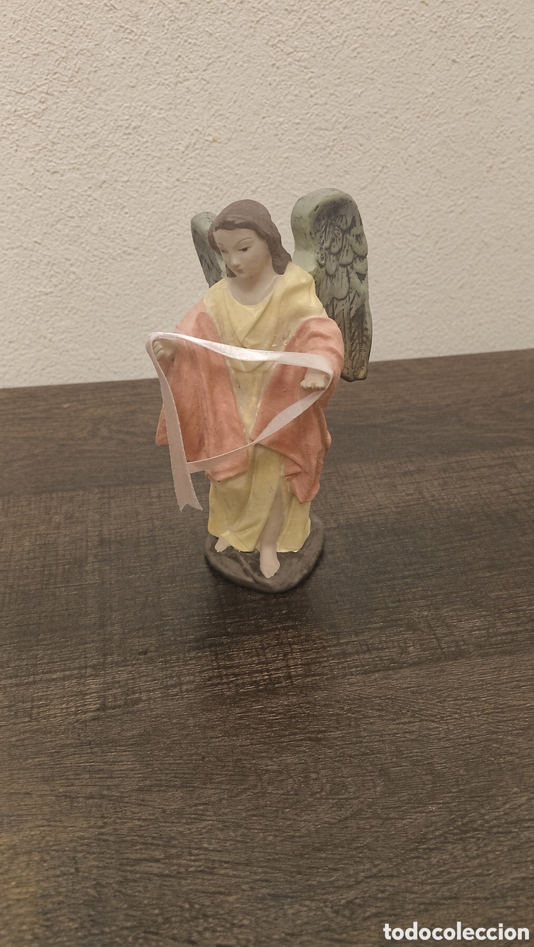 Antiquit&auml;ten: Antigua figura de un &aacute;ngel. Es una peque&ntilde;a estatua religiosa (&aacute;ngel de la guarda o de bel&eacute;n)