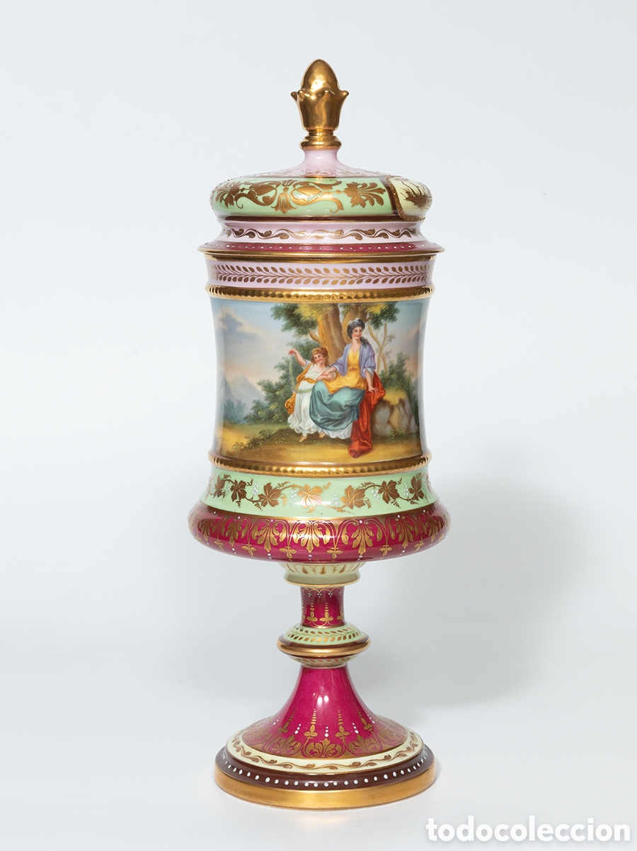 Antiques: Copa; Royal Vienna, siglo XIX. Porcelana esmaltada y parcialmente dorada.