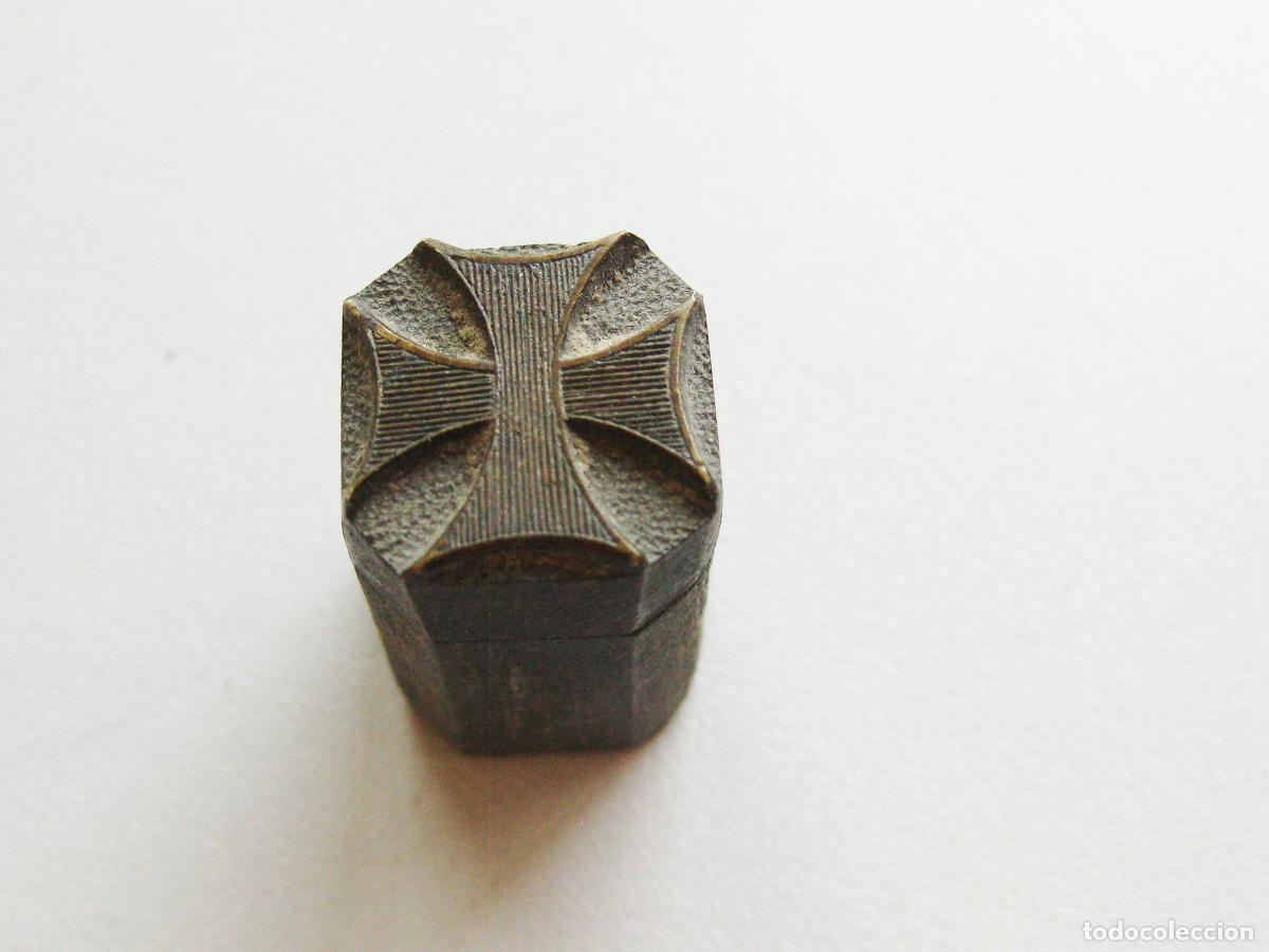 Oggetti Antichi: TIPO DE IMPRENTA CON LA IMAGEN DE UNA CRUZ TEMPLARIA. SELLO O TAMP&Oacute;N DE TINTA