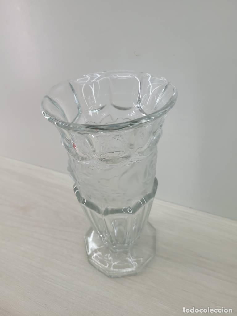 Antig&uuml;edades: FLORERO DE CRISTAL TALLADO - Foto 4
