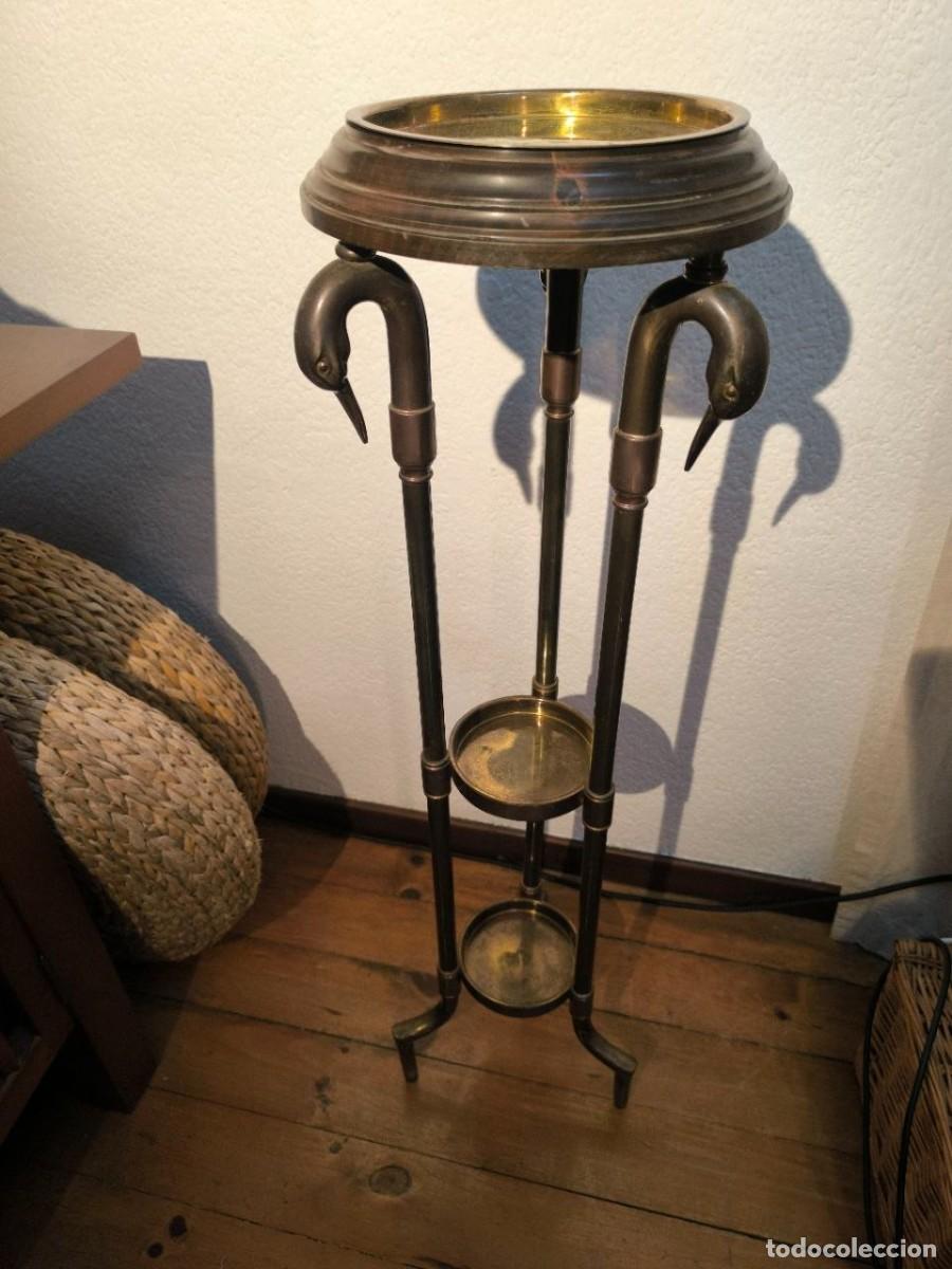 Antig&uuml;edades: MACETERO PEANA DE LA CASA VALENTI, MADERA BRONCE LATON, 7 KG 103X31X31 CM