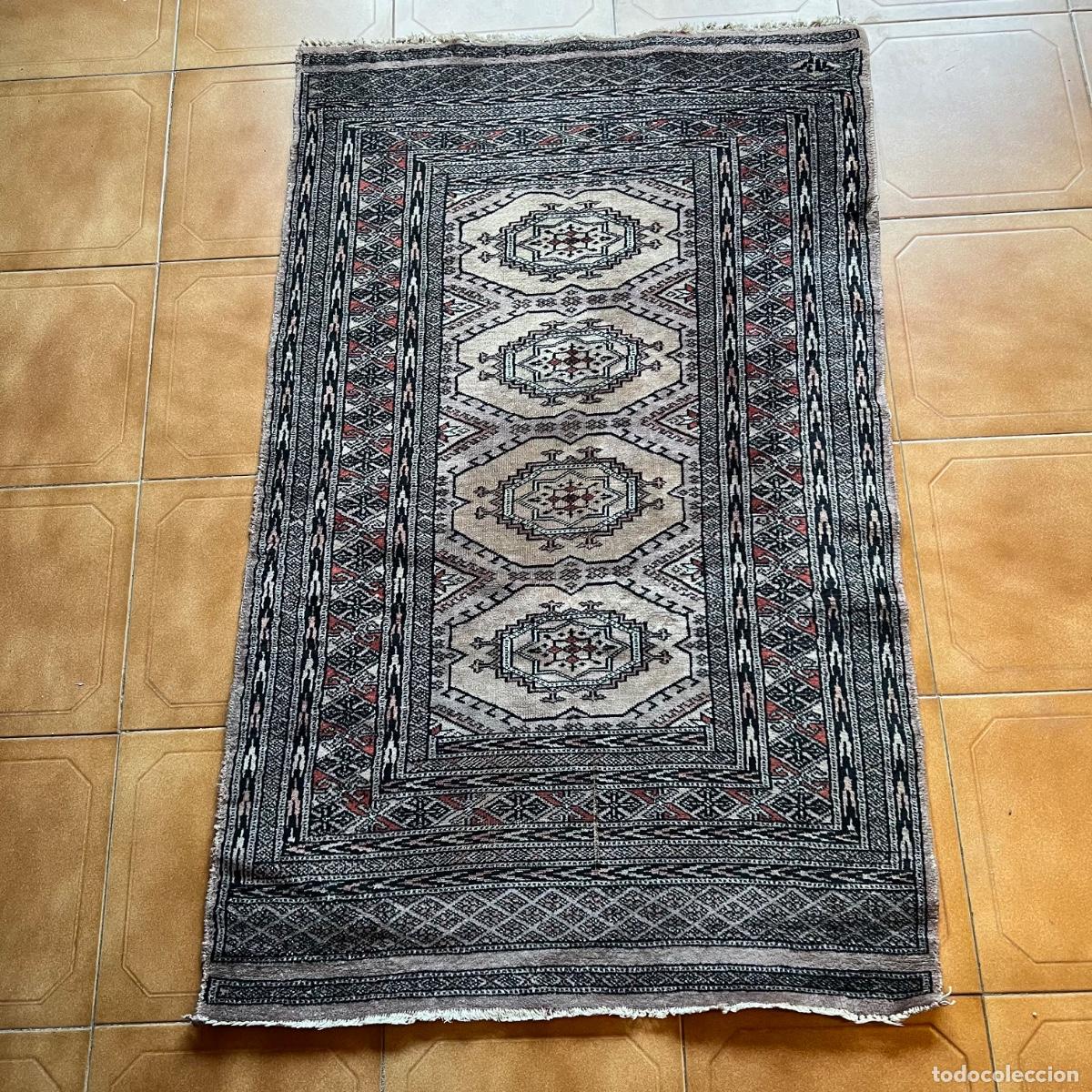 Antiques: Alfombra oriental geom&eacute;trica tipo Shirvan / C&aacute;ucaso. Cuatro medallones. 128 x 79cm