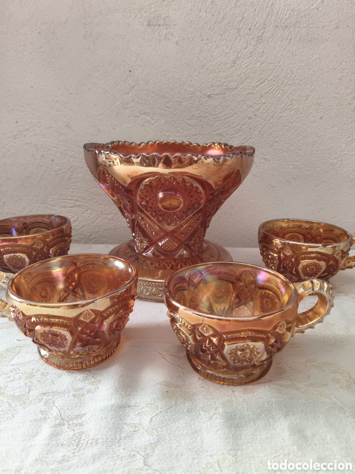 Antiguidades: Bello conjunto de ponchera y tazas Carnival glass cristal de reflejos irisados