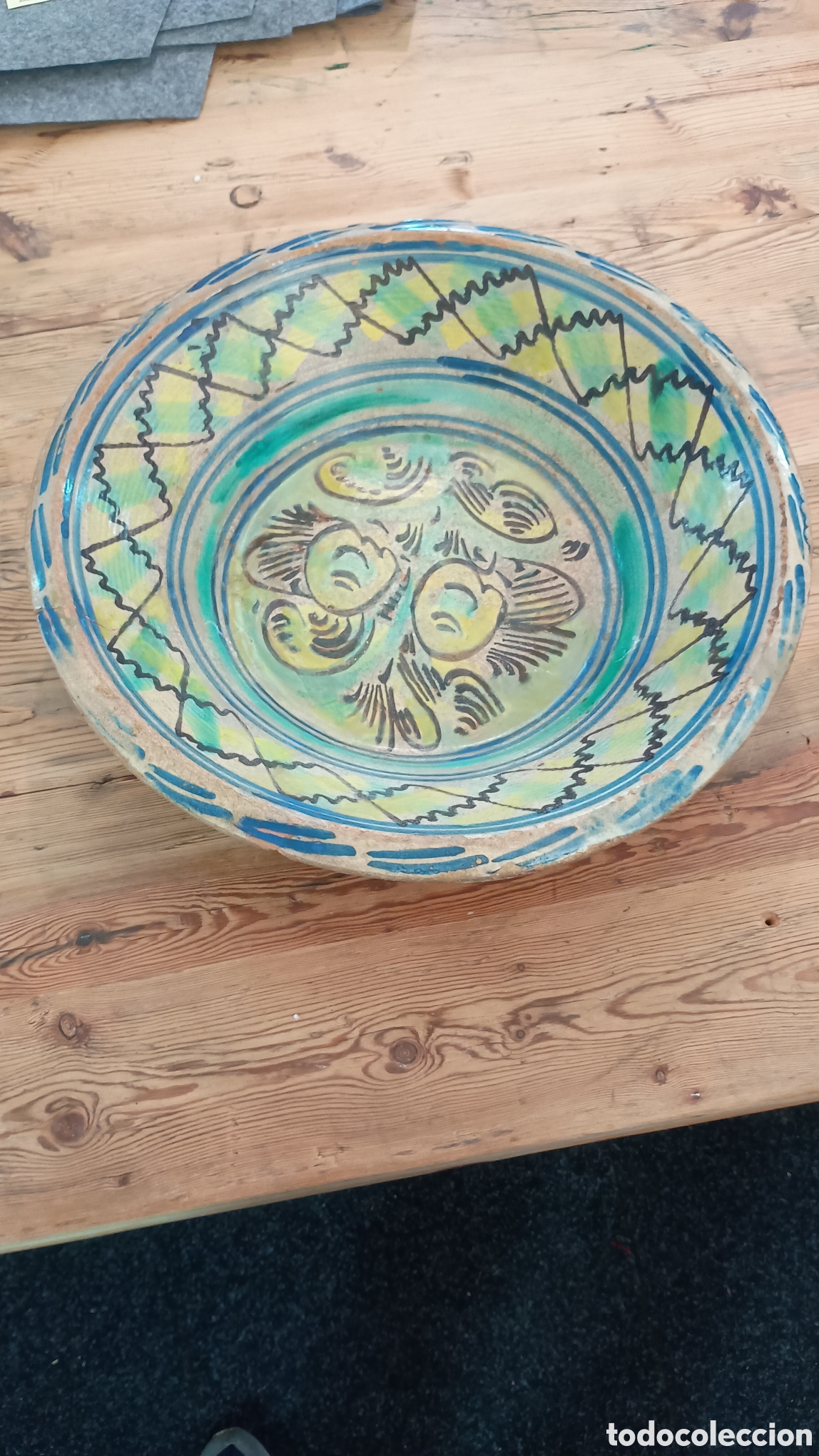 Antiquit&eacute;s: Antiguo Lebrillo Grande de Cer&aacute;mica Tradicional con Decoraci&oacute;n de Peces &ndash; 48 cm