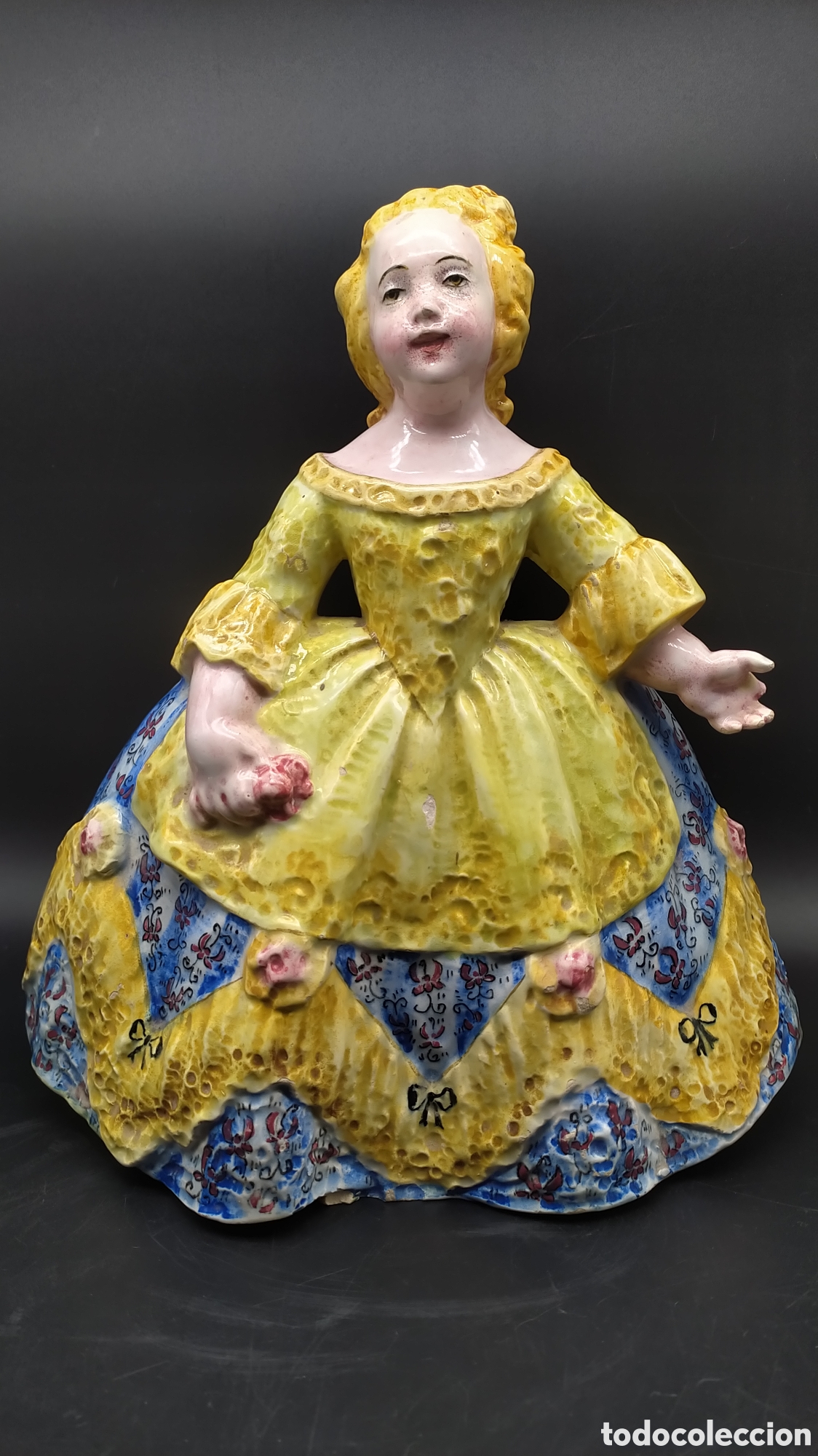 Antiques: Figura talavera firmada. M. Llorente.Menina de ceramica