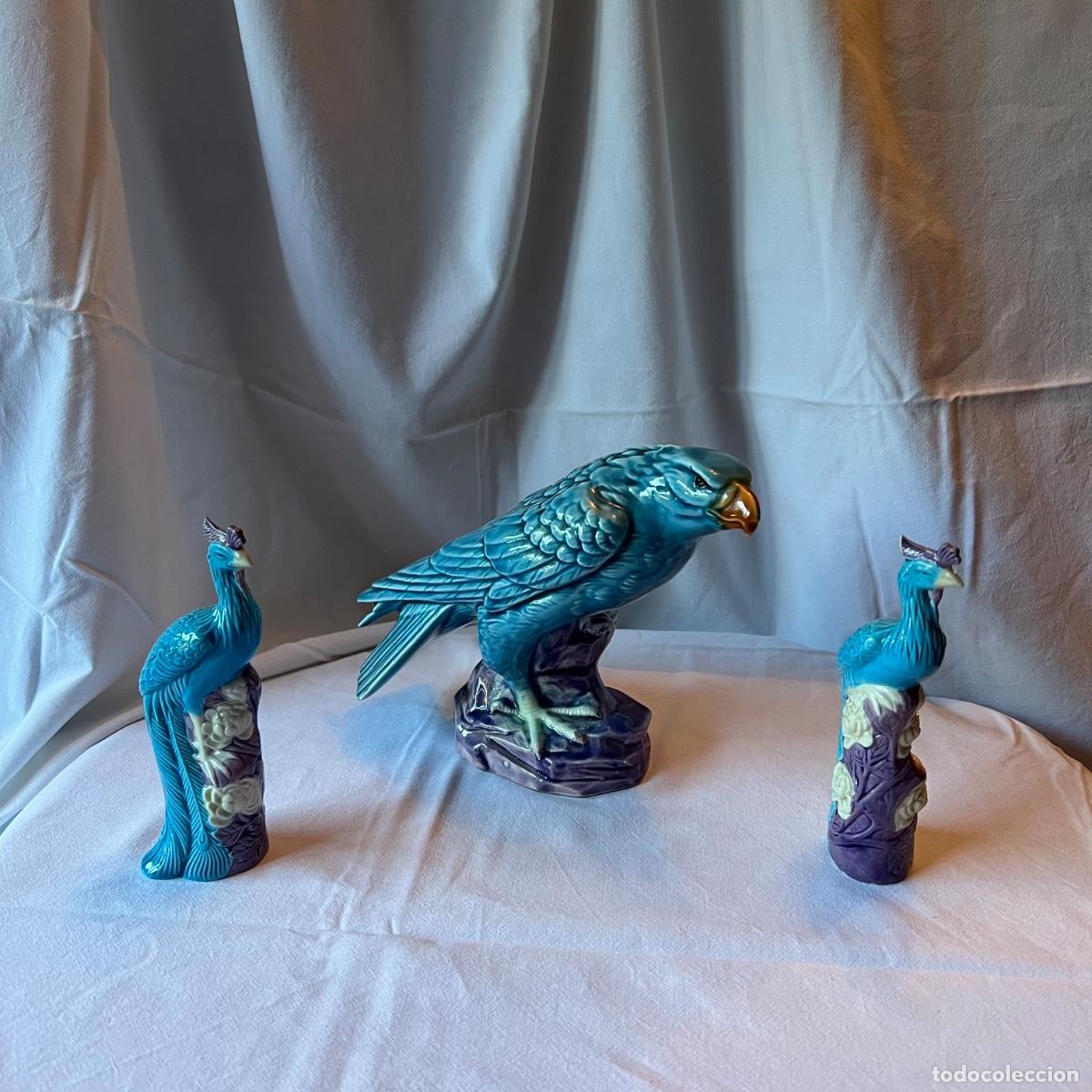 Antiques: Lote de 3 esculturas cer&aacute;micas orientales. &Aacute;guila y pareja de pavos reales. Esmalte turquesa.