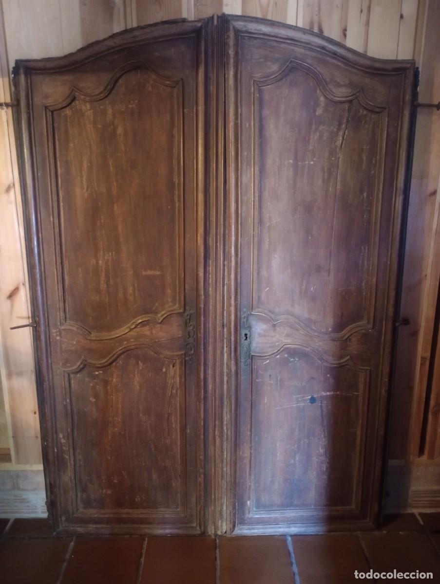 Antig&uuml;edades: Puertas de armario en nogal macizo, siglo XVIII - XIX