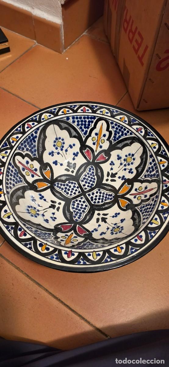 Antiquit&eacute;s: Precioso y antiguo plato hondo marroqui pintado a mano y firmado