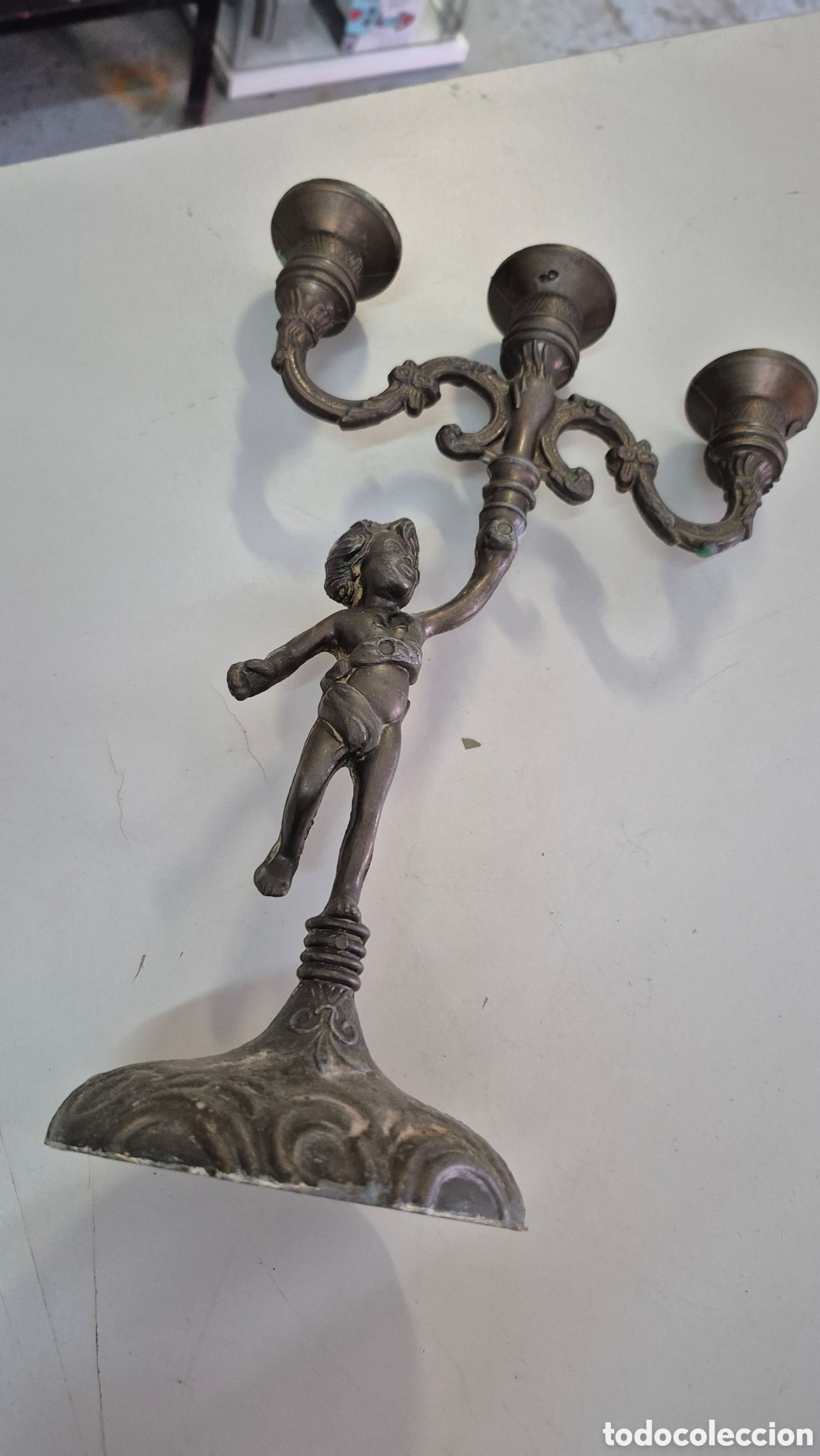 Antiquit&auml;ten: Candelabro antiguo de lat&oacute;n