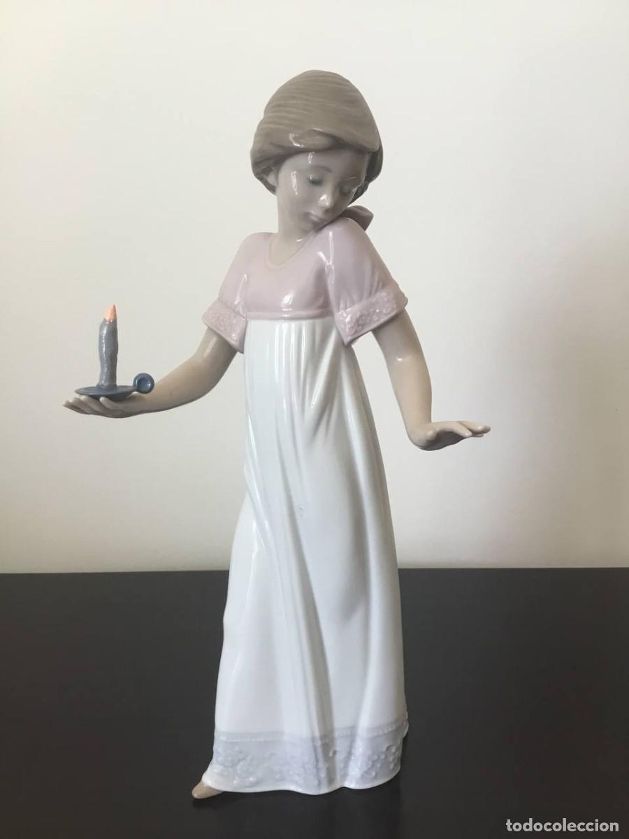 Antiquit&auml;ten: 1991 Figura Nao de Lladro 'Para iluminar el camino&acute; #1155