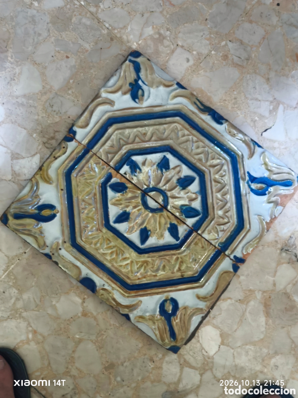 Antig&uuml;edades: Pareja de azulejos de aristas &rdquo;dos por tabla&rdquo; Triana Sevilla siglo XIX al XX impecable grosor especi