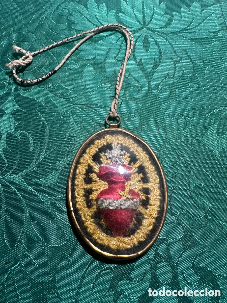 Oggetti Antichi: PRECIOSO EXVOTO OVALADO DEL SAGRADO CORAZ&Oacute;N DE JES&Uacute;S EN SEDA Y HILO METALICO - SIGLO XIX