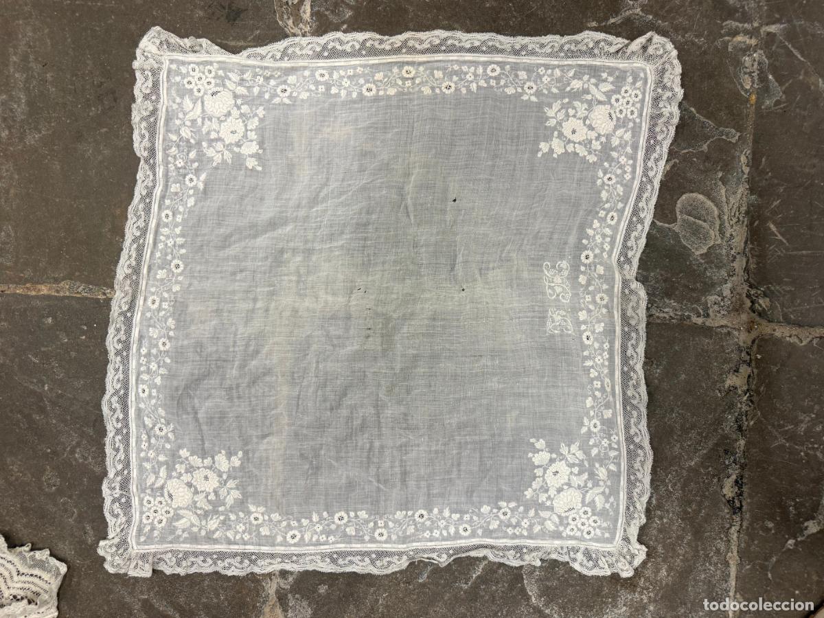 Antiquit&auml;ten: ANTIGUO PA&Ntilde;UELO BORDADO PARA VIRGEN - MEDIDA 49 CM - RELIGIOSO
