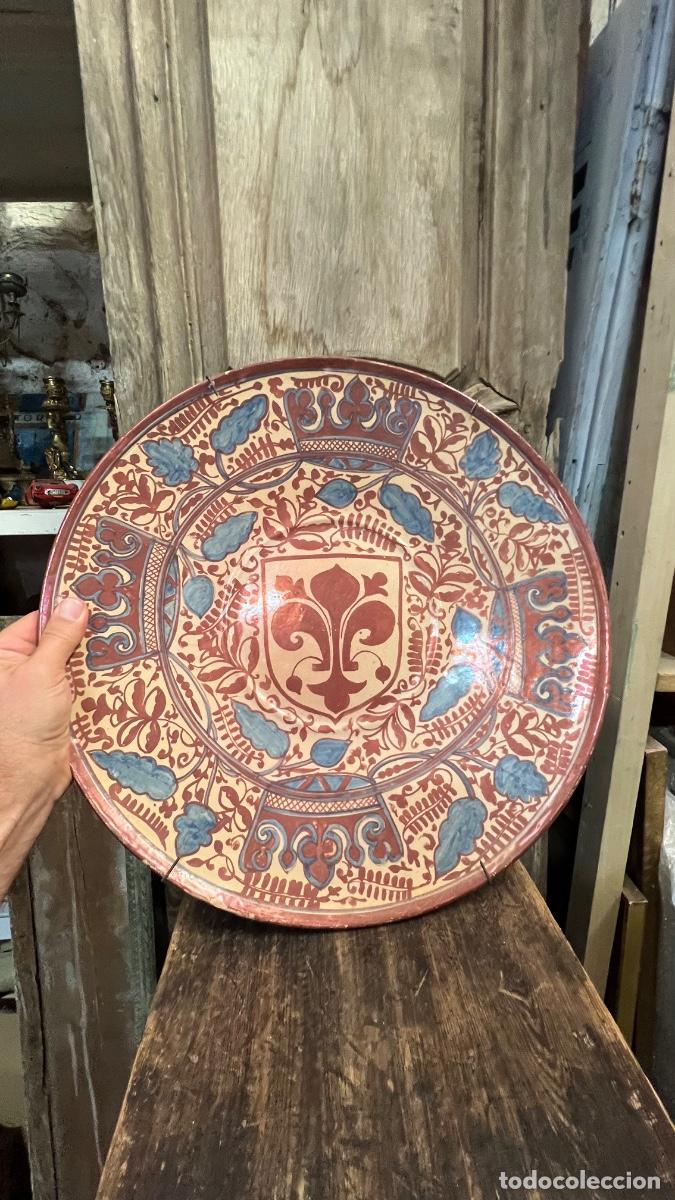Antiguidades: Gran plato Manises reflejo met&aacute;lico y azul cobalto mitad s XX 43cms