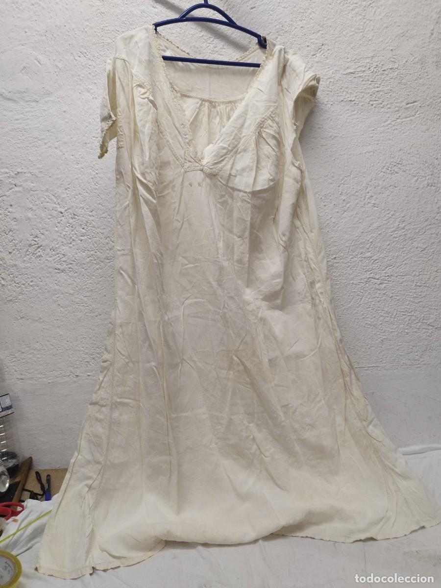 Antig&uuml;edades: Antiguo gran camison de dormir de muijer. De finales sg. XIX principios sg. XX. A restaurar.