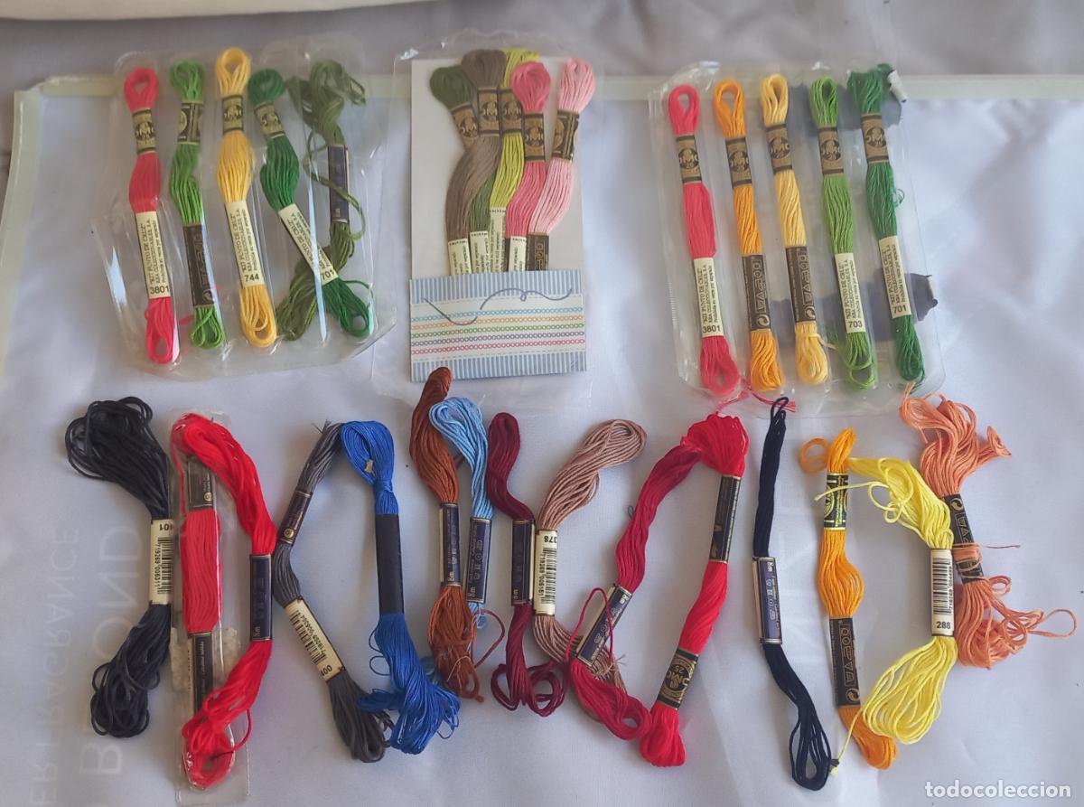 Antig&uuml;edades: 30 madejas de hilos para punto de cruz o bordar