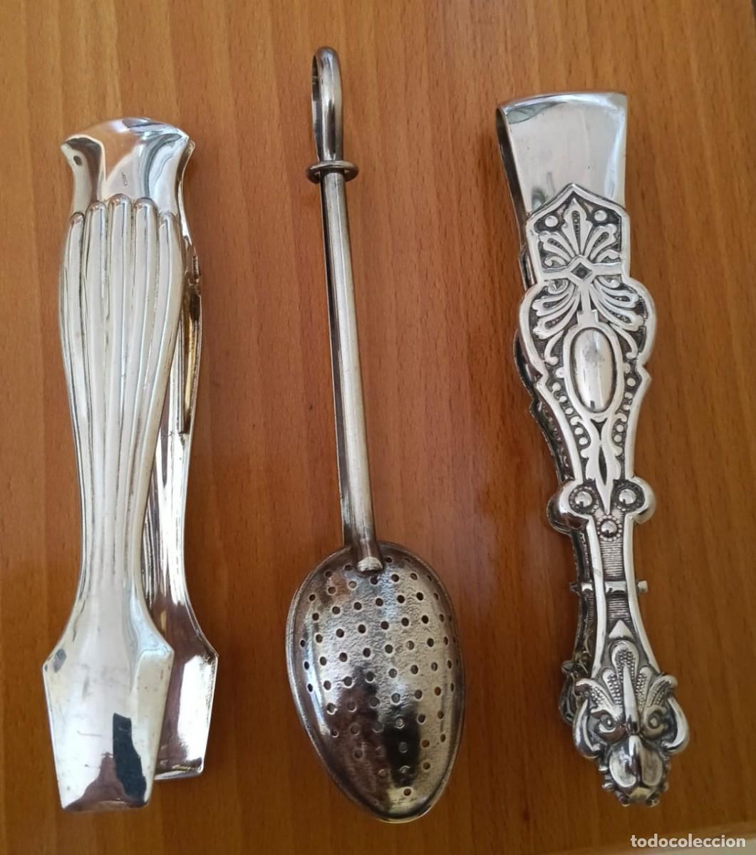 Antig&uuml;edades: Lote plater&iacute;a: pinzas hielo/azucar e infusor individual para te.