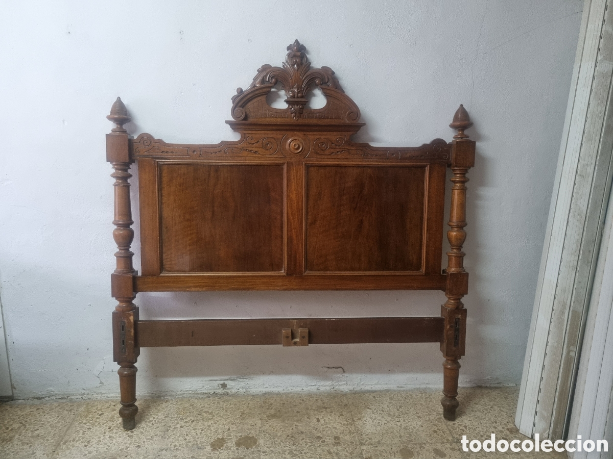 Antig&uuml;edades: Cama de madera tallada a mano. Estilo cl&aacute;sico - Foto 2