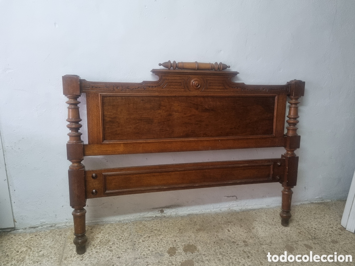 Antig&uuml;edades: Cama de madera tallada a mano. Estilo cl&aacute;sico - Foto 3