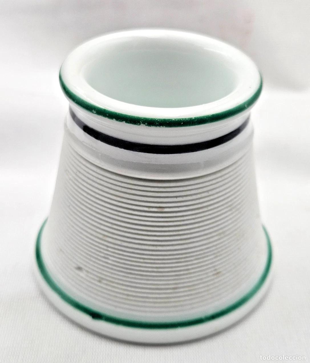 Antiquit&auml;ten: ANCIEN PORTE ALLUMETTE PYROGENE EN FAIENCE BLANCHE AVEC LISERE VERT NOIR