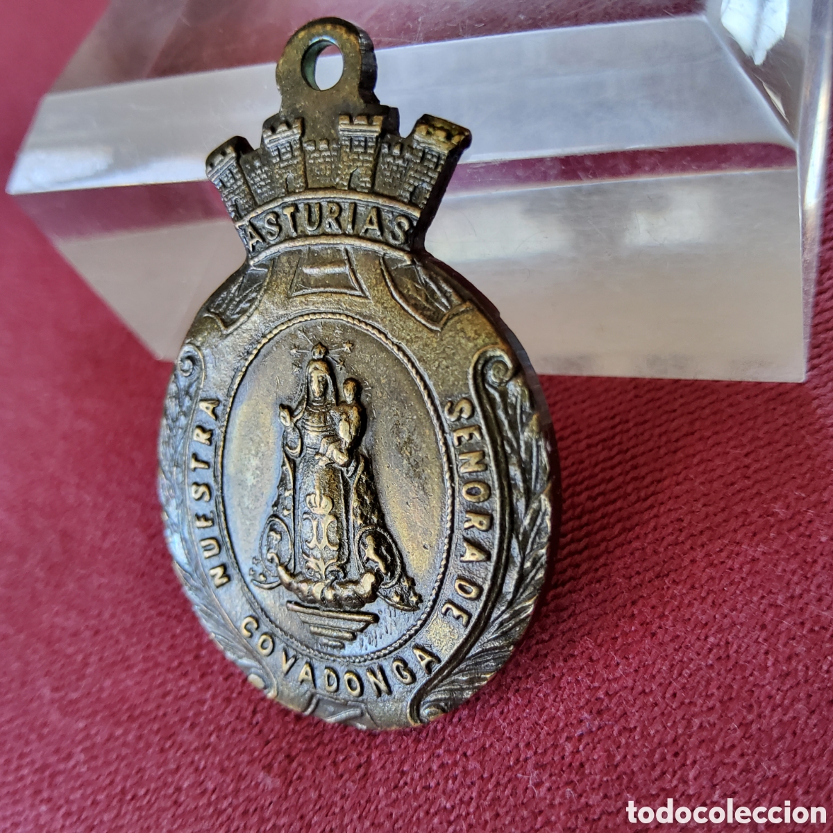 Antig&uuml;edades: ANTIGUA MEDALLA DE LA VIRGEN DE COVADONGA, LA SANTINA, DE LATON O BRONCE