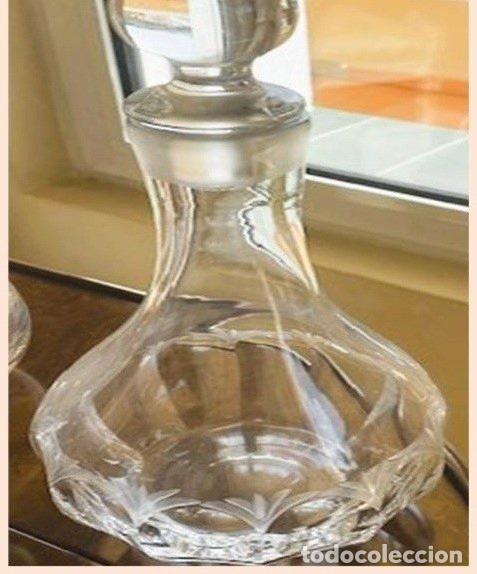 Antig&uuml;edades: Botella licorera de cristal tallado - Foto 1