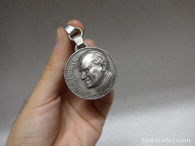 Oggetti Antichi: Antigua medalla original de Juan Pablo II, Papa de Roma, religiosa.