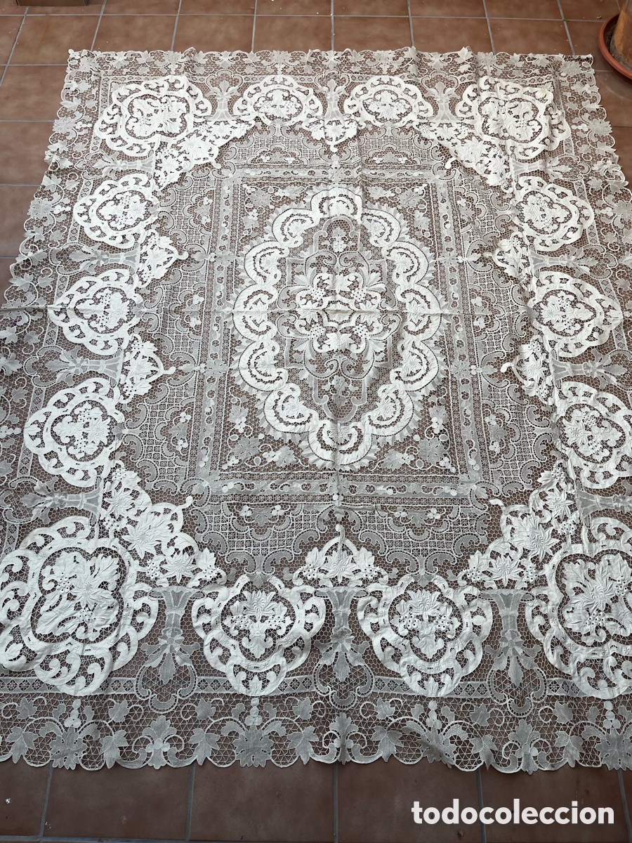 Antiquit&eacute;s: Antigua colcha mantel de encaje veneciano. Bordado manual.