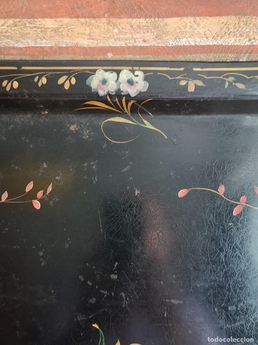 Antig&uuml;edades: BANDEJA METALICA RECTANGULAR DECORADA A MANO S. XIX - Foto 8