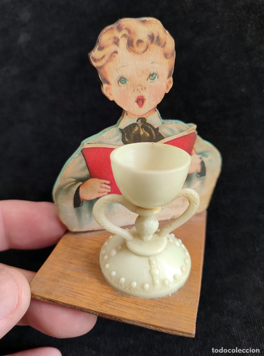 Antig&uuml;edades: ANTIGUO RECUERDO DE LA PRIMERA COMUNI&Oacute;N. PL&Aacute;STICO, MADERA Y PAPEL. A&Ntilde;OS 40-50