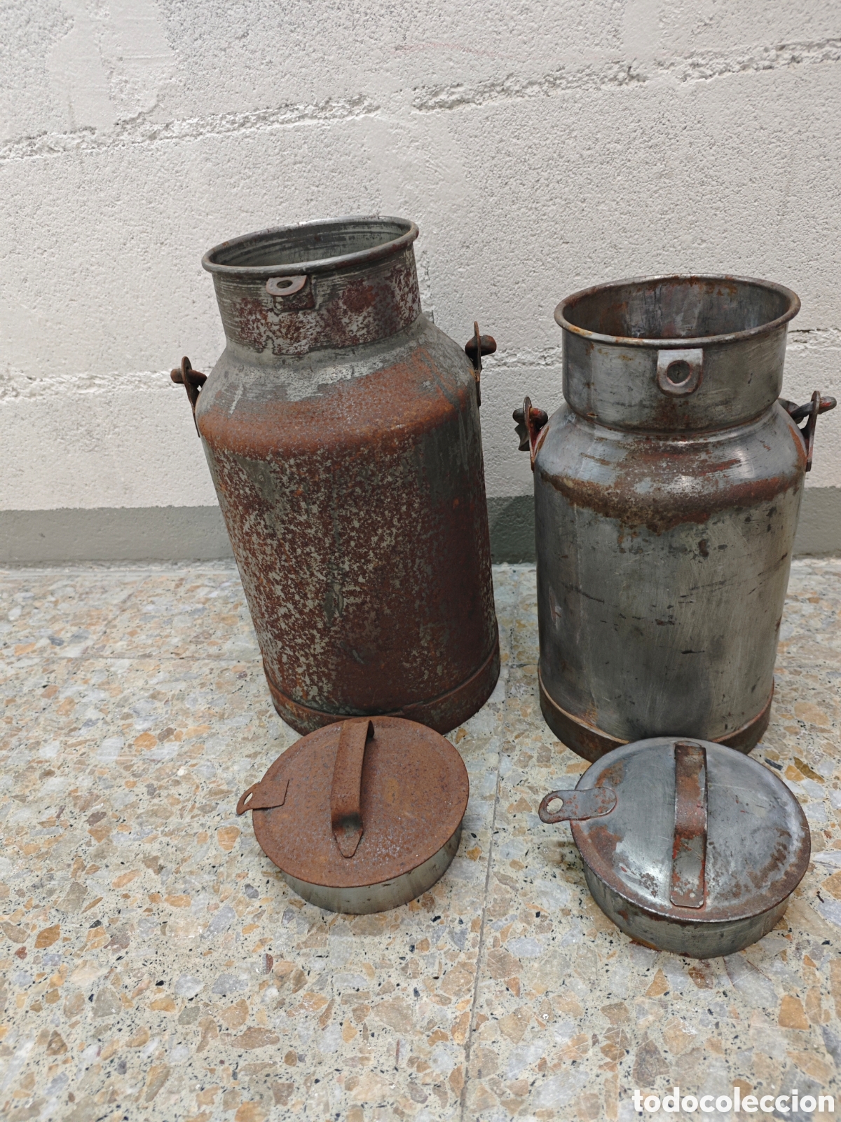 Antig&uuml;edades: 3 lecheras antiguas de hierro - Foto 3