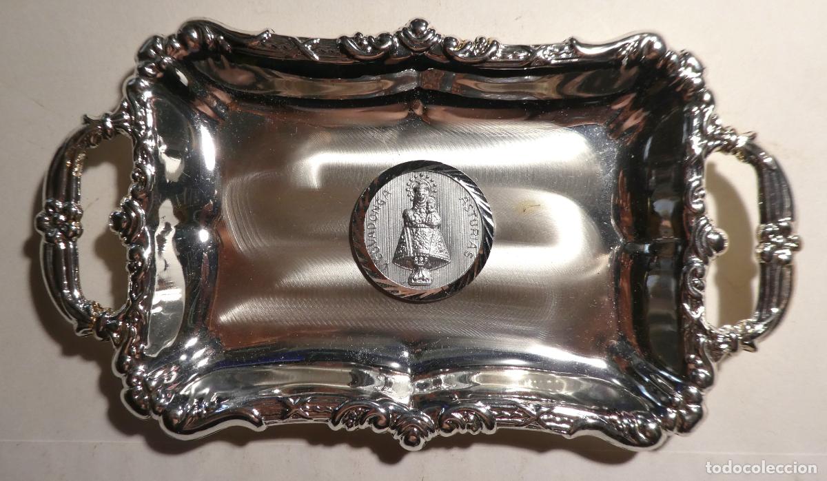 Antiques: BANDEJA DE METAL DE NUESTRA SE&Ntilde;ORA DE COVADONGA, mide 19X10,5 cm nueva