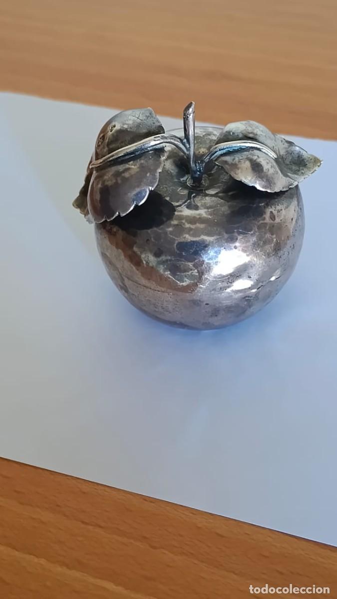 Antiguidades: Salero Antiguo de Sobremesa con Forma de Manzana en Plata Ley (Artesan&iacute;a Martillada)