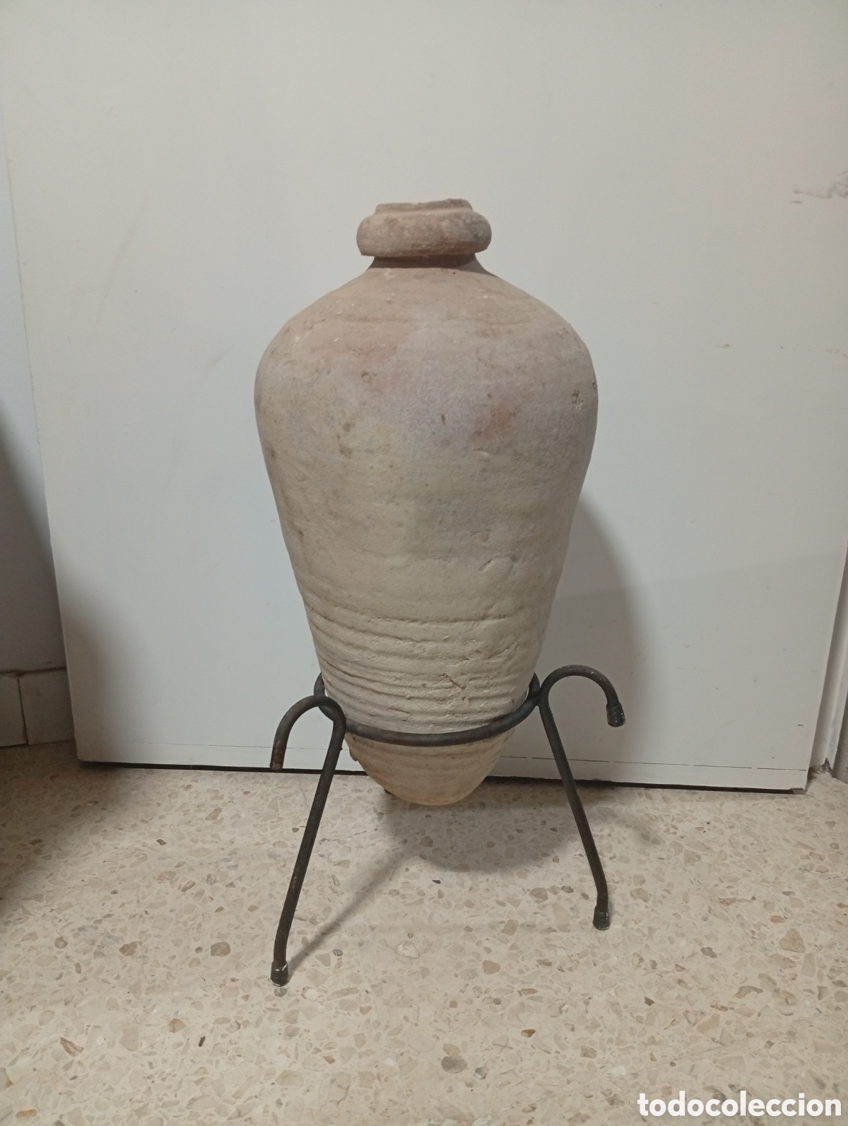 Antiguidades: Importante vasija de barro de los alfares de Triana siglo XVI