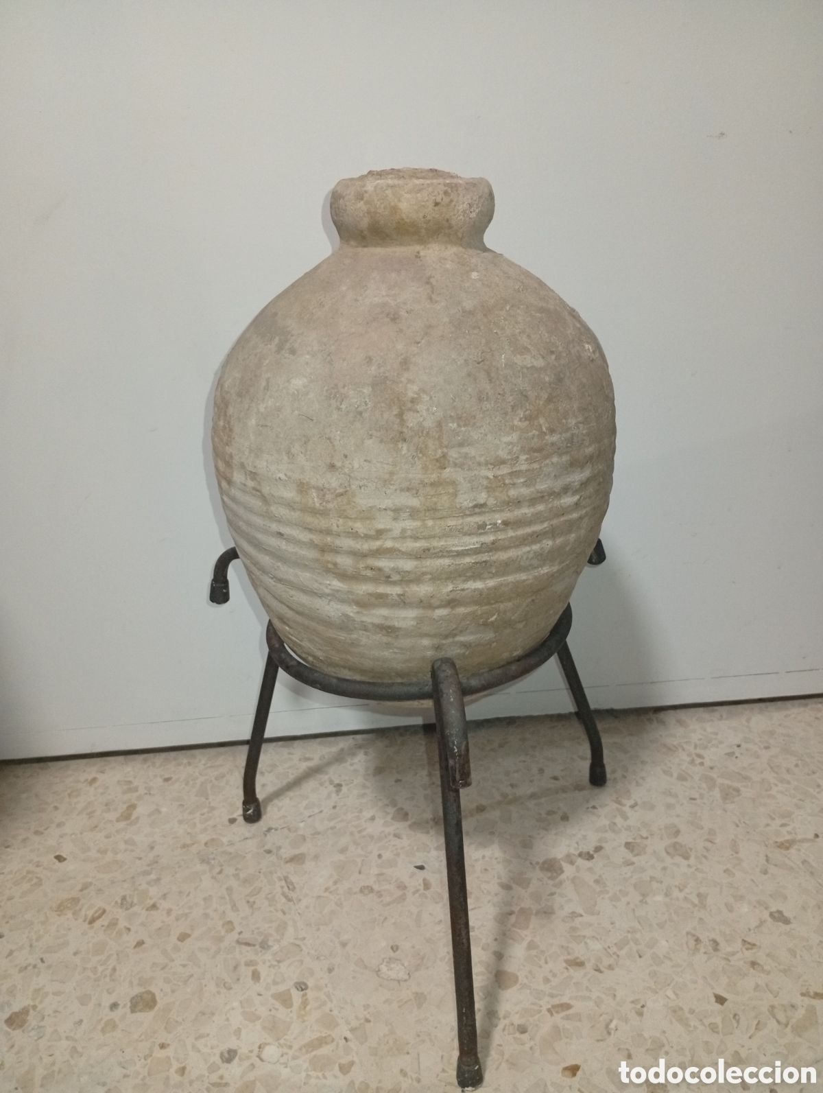 Antiguidades: Botija de los alfares de Triana datada en el siglo XVI