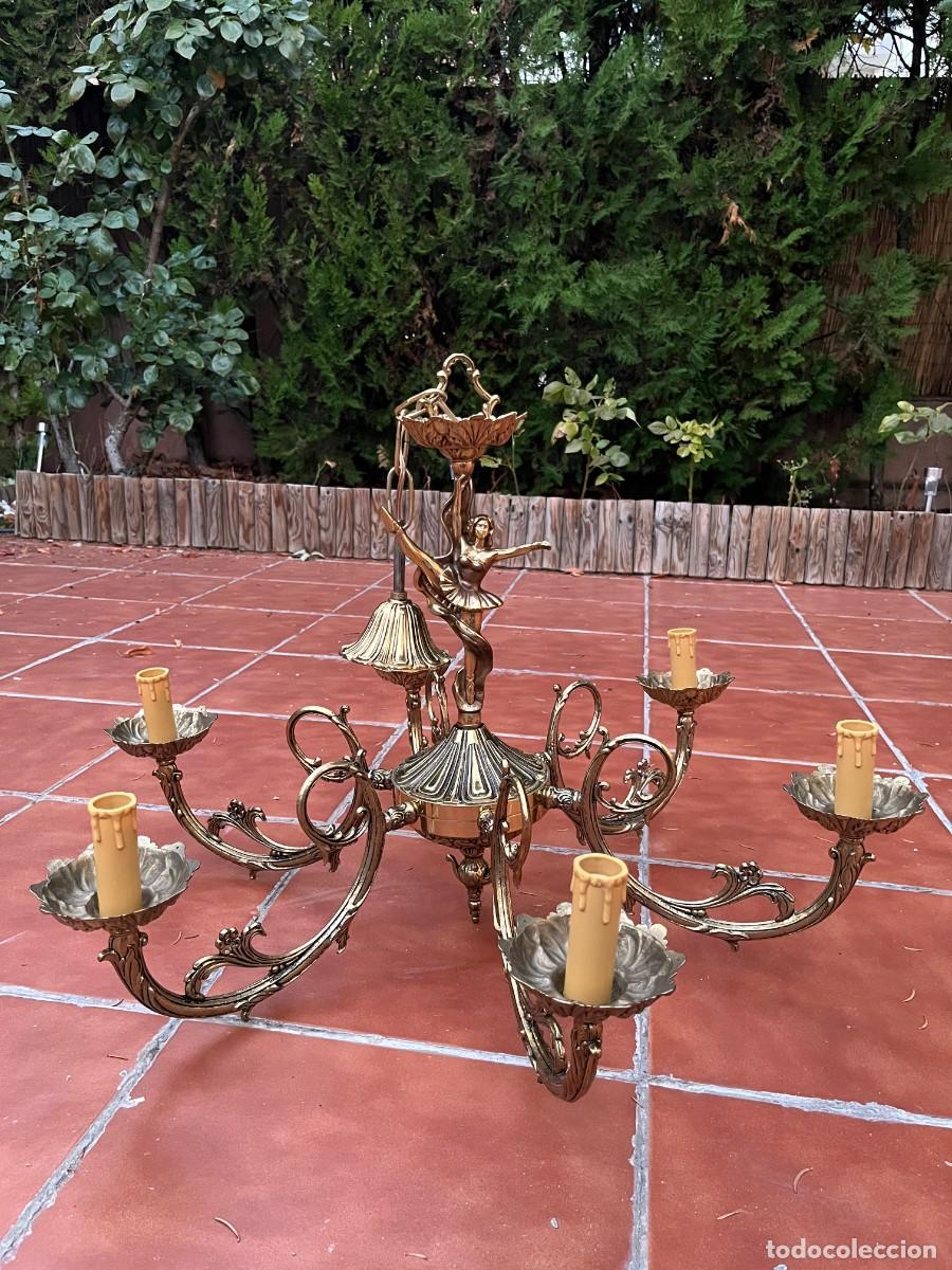 Antig&uuml;edades: L&aacute;mpara de techo vintage de bronce de estilo cl&aacute;sico franc&eacute;s.