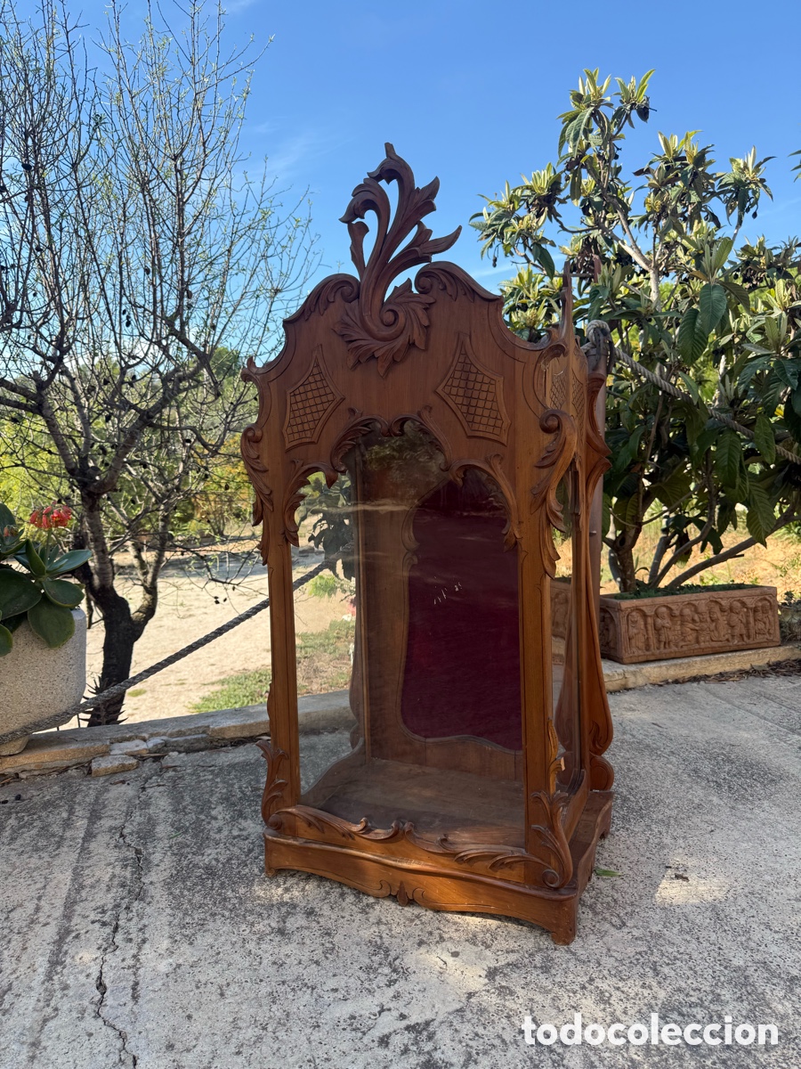 Antiguidades: Muy antigua y preciosa Capilla de madera de Santos