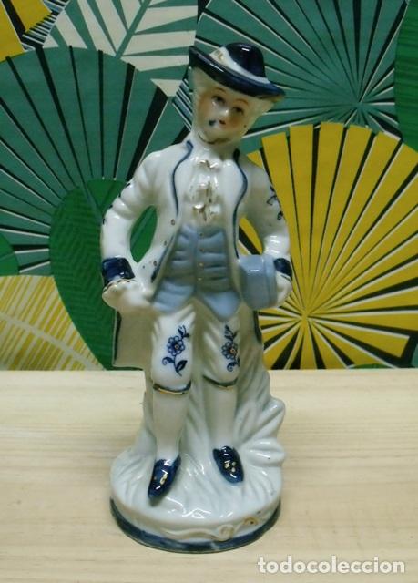 Antiques: Figura Porcelana Hombre Traje &Eacute;poca - Detalles en Oro