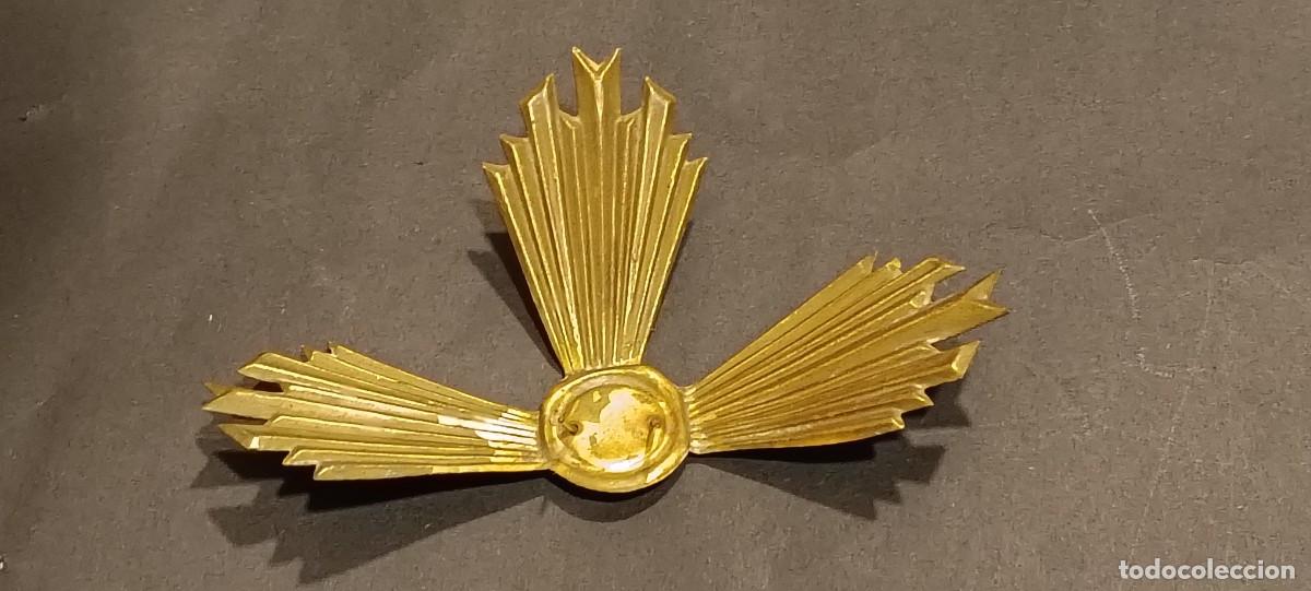 Antiguidades: RESPLANDOR POTENCIA DE TRES RAFAGAS PARA SANTO O IMAGEN RELIGIOSA - LATON / METAL DORADO