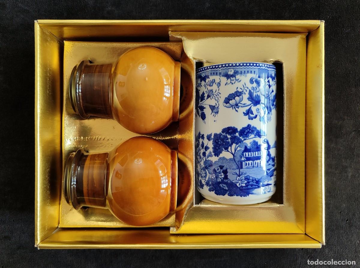 Antiques: CAJA REGALO SAN CLAUDIO CON 3 PIEZAS DE PORCELANA. SALERO, ESPECIERO Y BOTE. A&Ntilde;OS 70