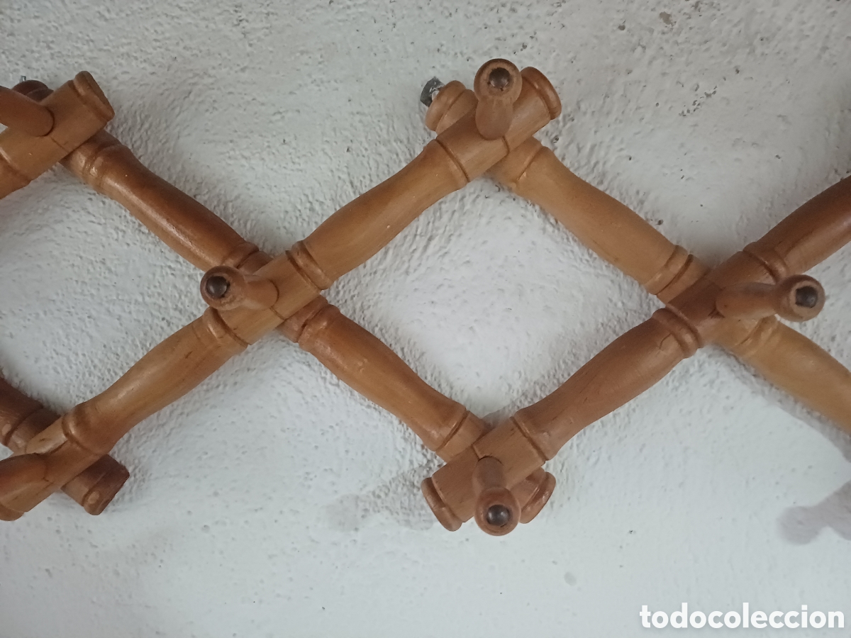 Antig&uuml;edades: Antiguo perchero plegable de madera estilo rustico - Foto 2