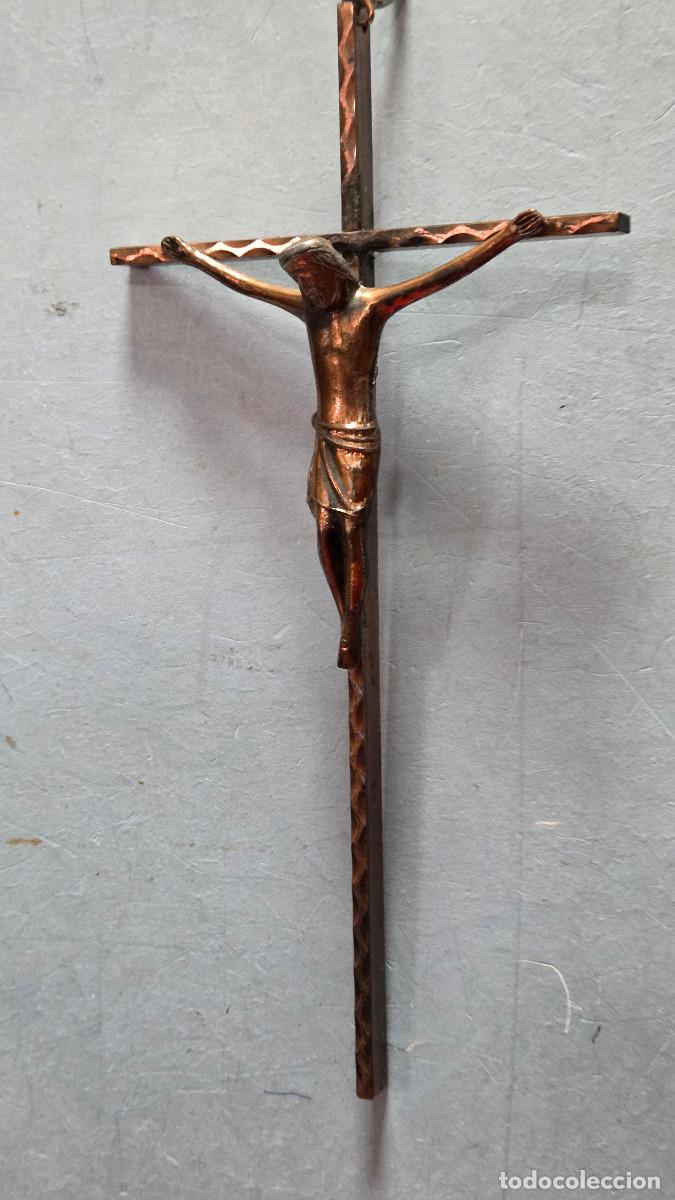 Antig&uuml;edades: crucifijo de metal vintage