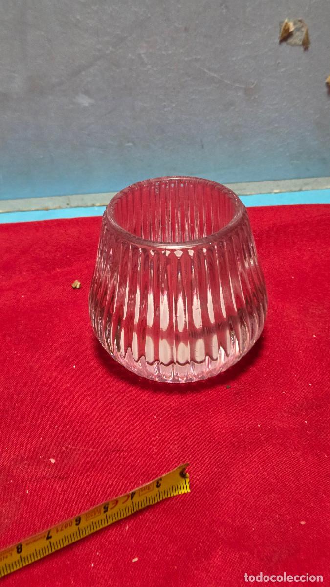 Antig&uuml;edades: vaso de cristal color lila - Foto 1