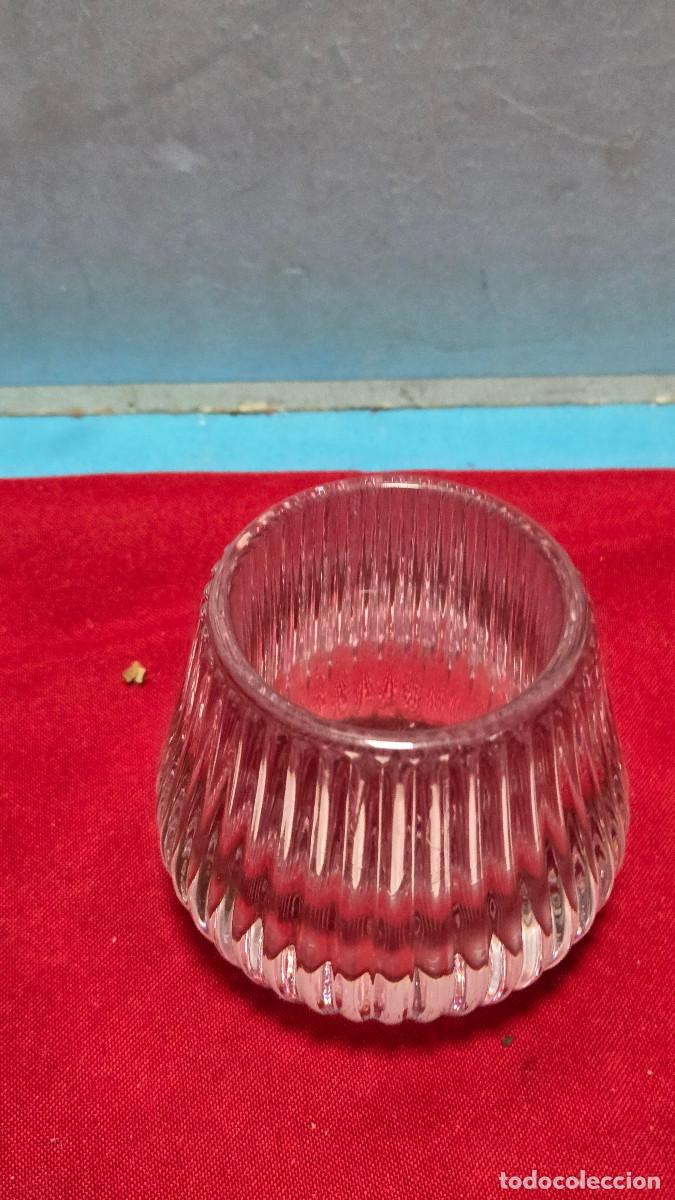 Antig&uuml;edades: vaso de cristal color lila - Foto 2