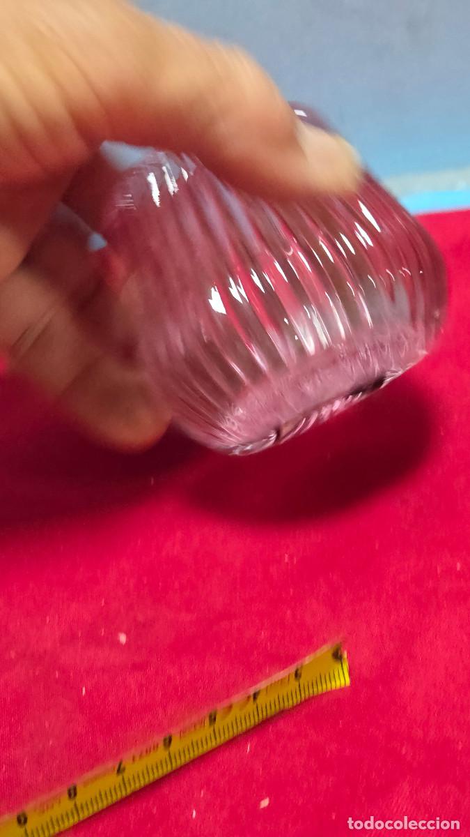 Antig&uuml;edades: vaso de cristal color lila - Foto 3