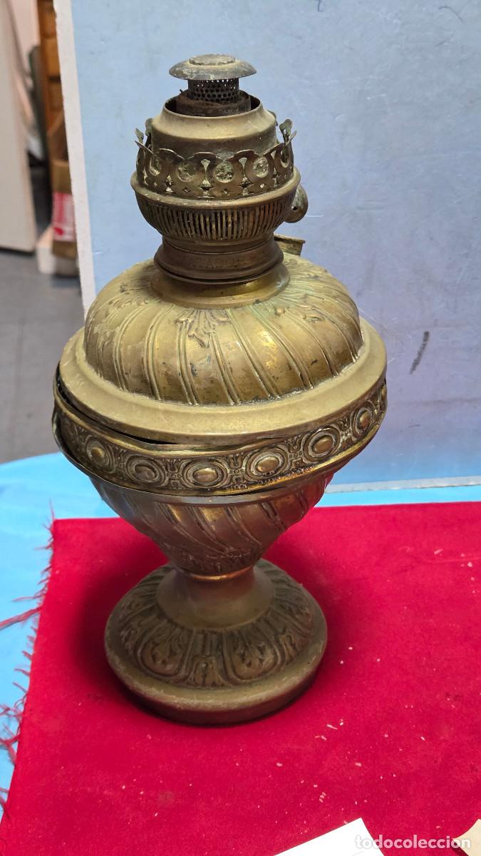Antig&uuml;edades: quinque de metal dorado - Foto 1