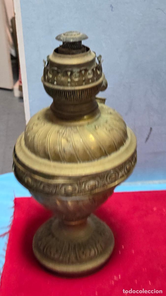 Antig&uuml;edades: quinque de metal dorado - Foto 2